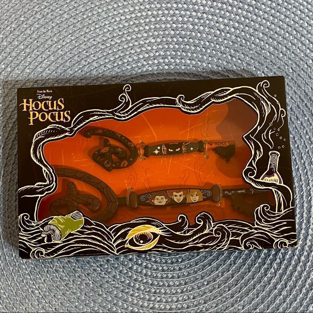 Disney Hocus Pocus Collectible Key Set NWT - Picture 8 of 9